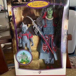 Wizard of Oz Winnie Guard & Flying Monkey